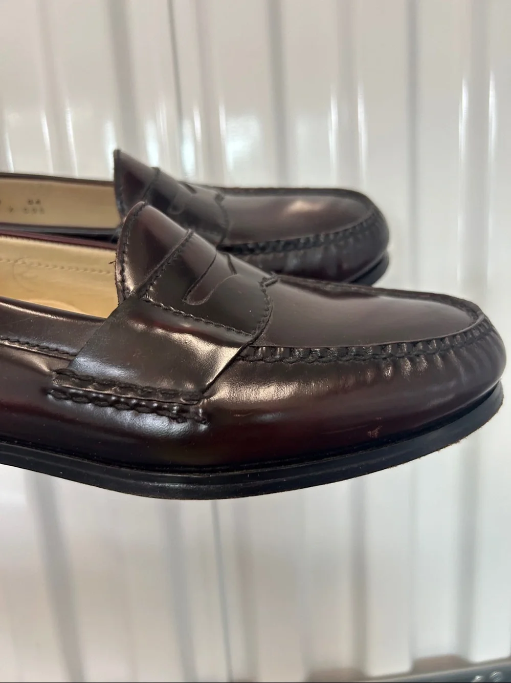 MEN'S-BURGUNDY LEATHER LOAFERS BY COLE HAAN! IN EXCELLENT CONDITION